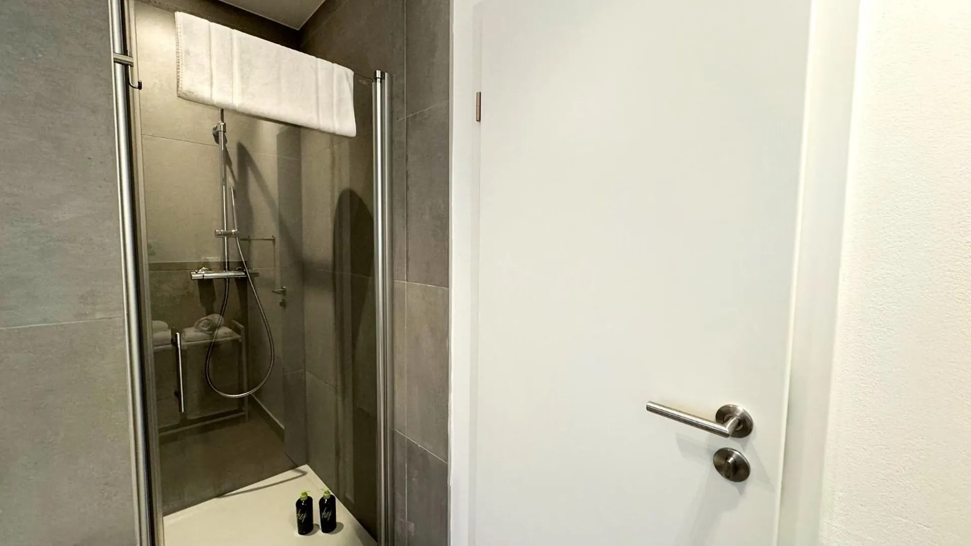 Ma Suite - Urban Apartment City Center - Private Parking 2-4P Augsburg Germany