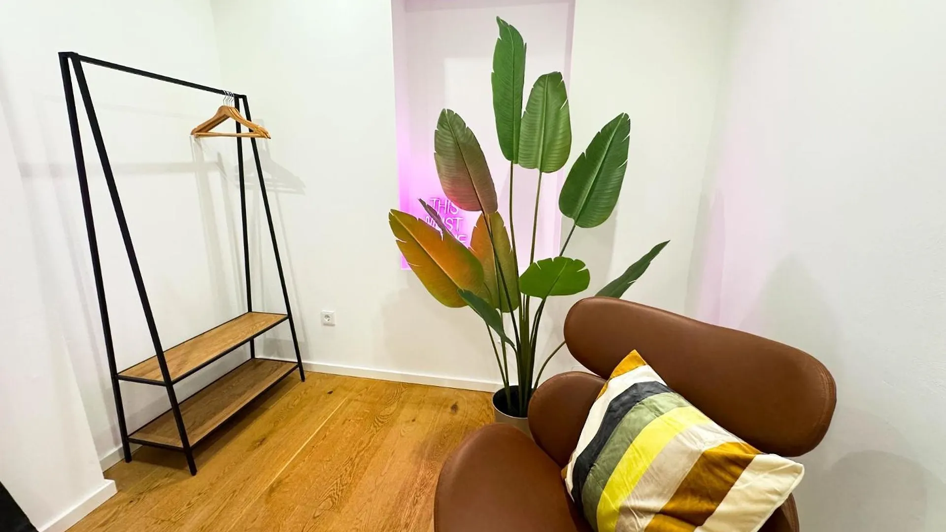 Ma Suite - Urban Apartment City Center - Private Parking 2-4P アウグスブルク 0*,  ドイツ